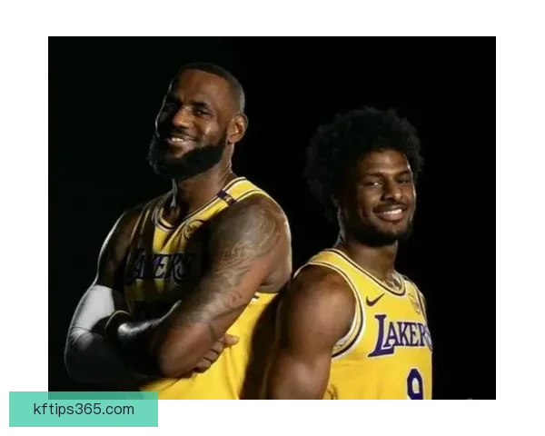 NBA历史首例父子同场助攻 布朗尼接詹姆斯传球命中三分